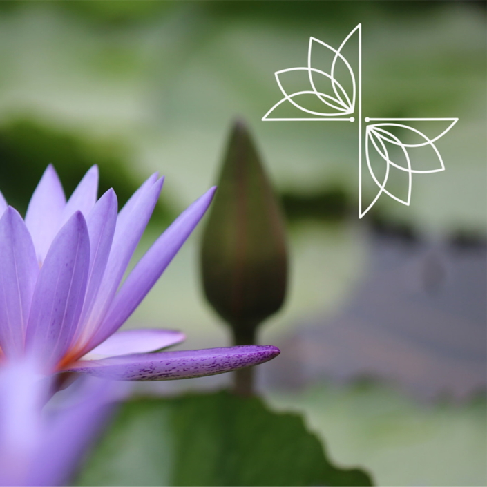 logo terapeutico con fiore di loto